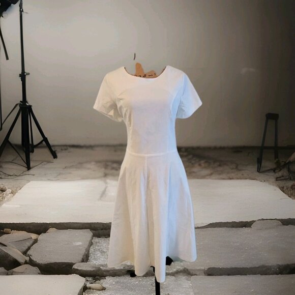 Gown Town White Dress XXL Partially Open Back Pockets Stretch Flowy Skirt - Picture 3 of 8